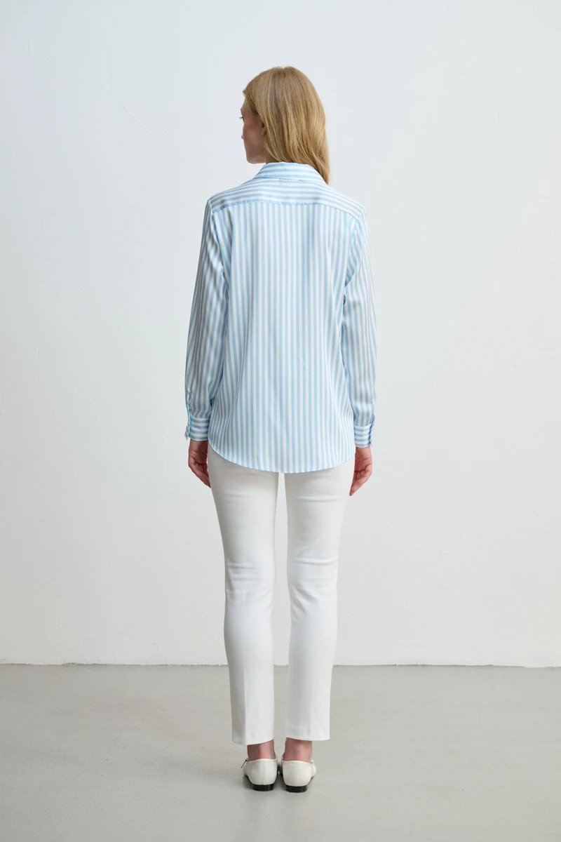 cizgili-saten-gomlek-mavi-25yg-gusto-27178-65-B قميص ستان مخطط - أزرق - صورة من 4