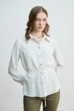 قميص مخطط رفيع مع حزام حبل - أبيض - صورة من 2