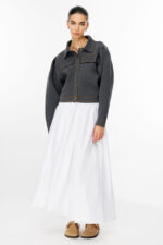 سترة تريكو معدنية بأزرار من أنثراسايت