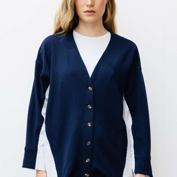 طقم كارديجان تريكو من البوبلين وبنطلون أزرق داكن