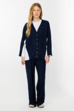 طقم كارديجان تريكو من البوبلين وبنطلون أزرق داكن - صورة من 3