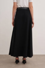 تنورة الجرس السوداء بحزام - صورة من 5