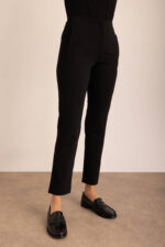 بنطلون أسود عالي الخصر ذو شكل نحيف - صورة من 3