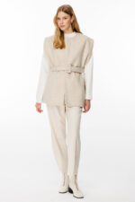 سترة مبطنة بقطع واسعة من الحجر