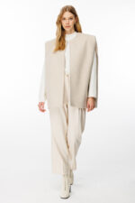 سترة مبطنة بقطع واسعة من الحجر - صورة من 3